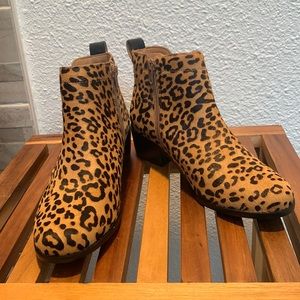 Vionic Clara Leopard Print Booties Size 6.5